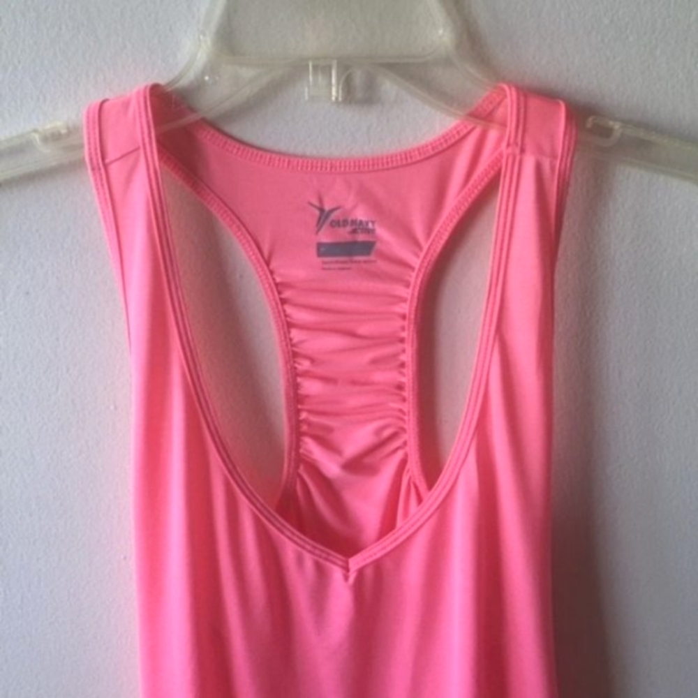 Old Navy tank top. Size Medium - Picture 2 of 5